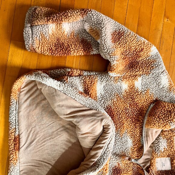 Thread + Supply Medium Pullover Fleece with pockets - Picture 11 of 13